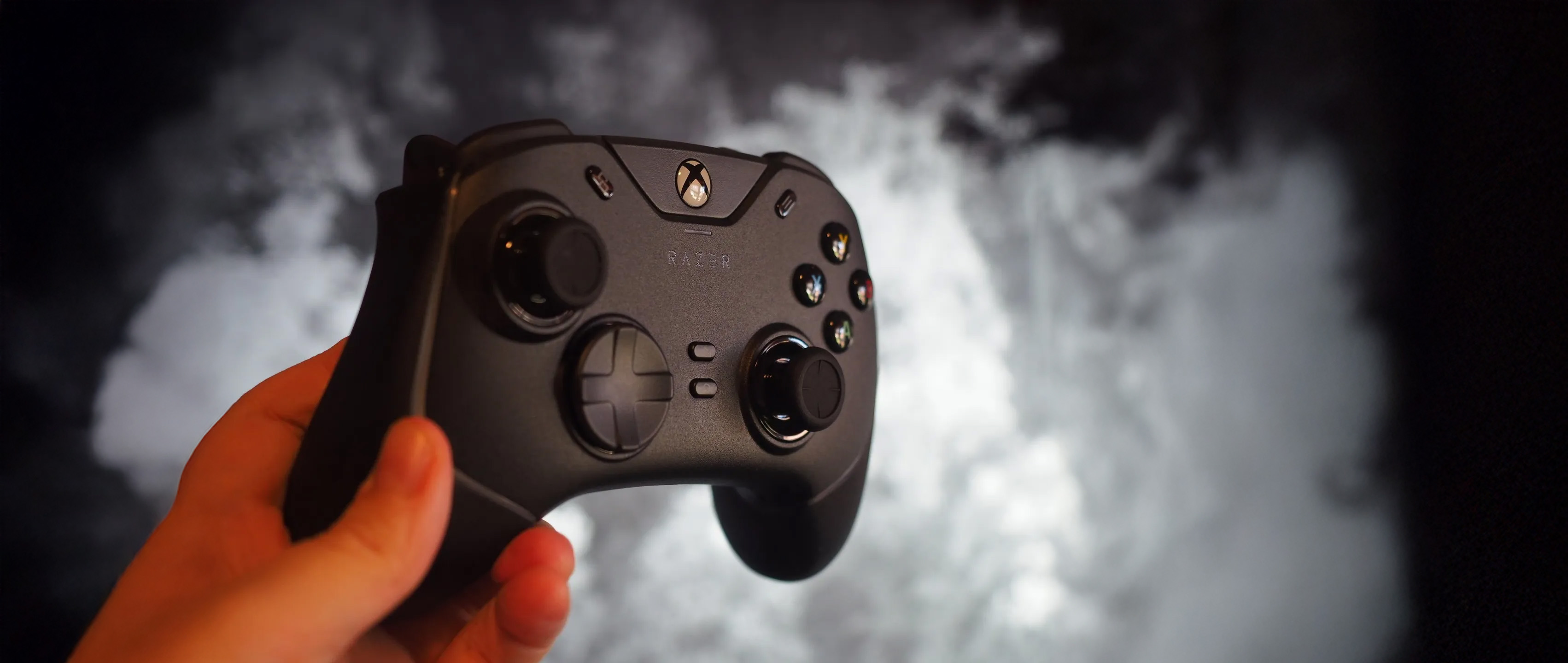Razer Wolverine V2 Wired Gaming Controller screenshot 2 for Xbox Series X
