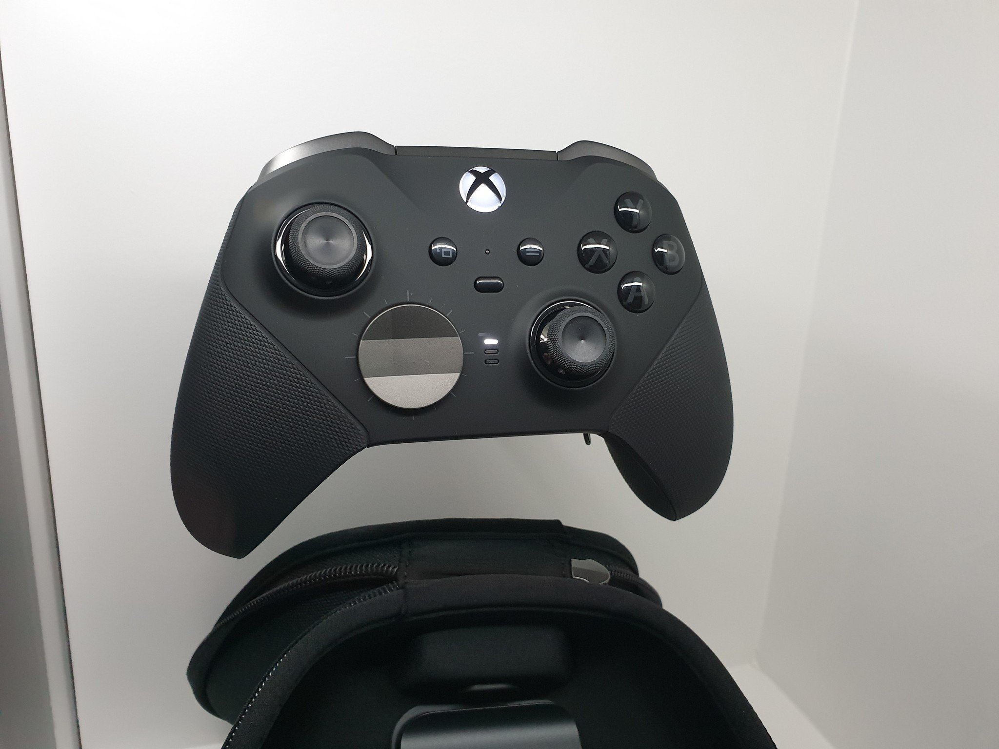 Elite Series 2 Wireless Controller Blue screenshot 2 for Xbox Series X