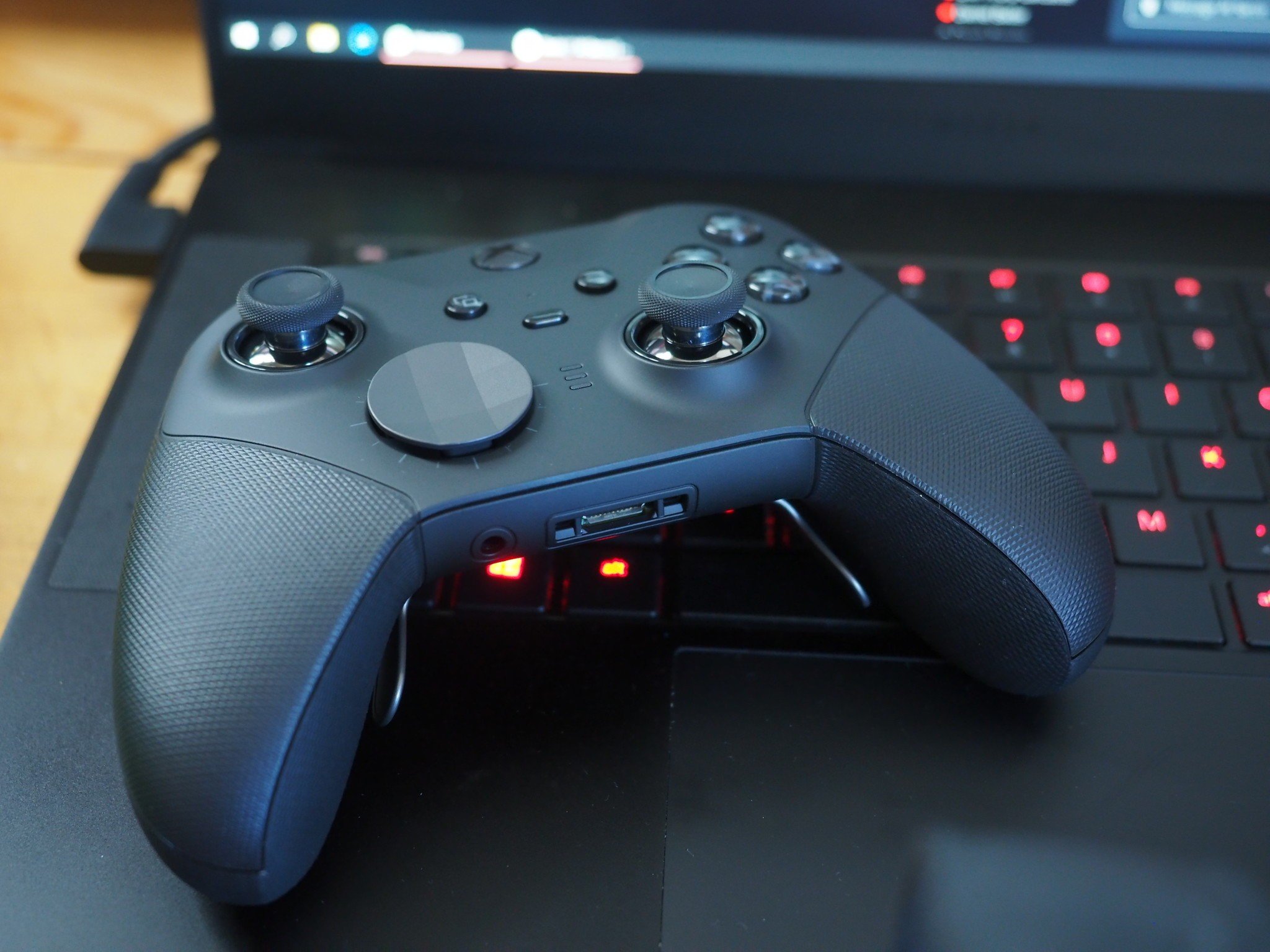Elite Series 2 Wireless Controller Blue screenshot 3 for Xbox Series X