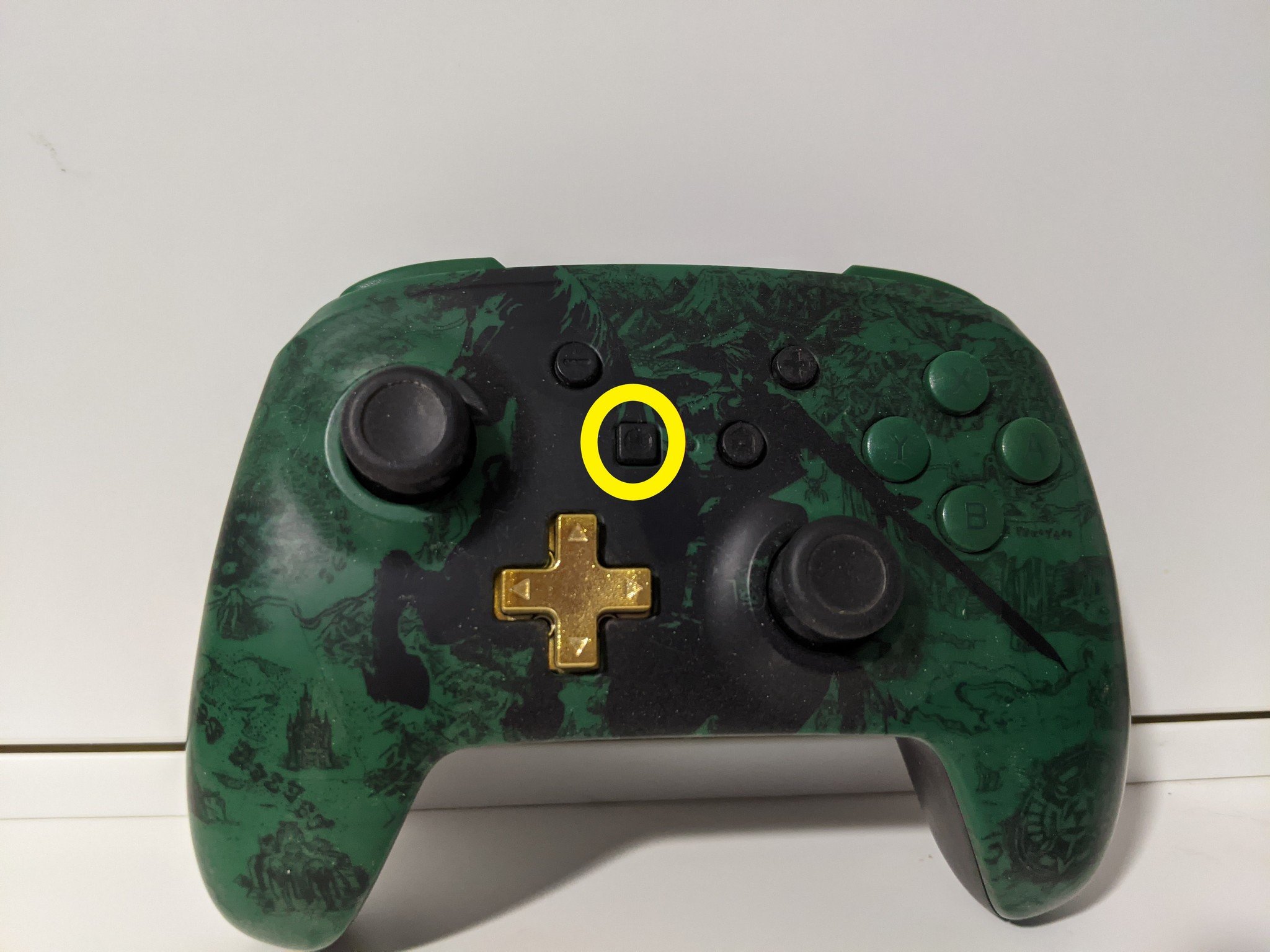 Black Wired Controller screenshot 2 for Nintendo Switch