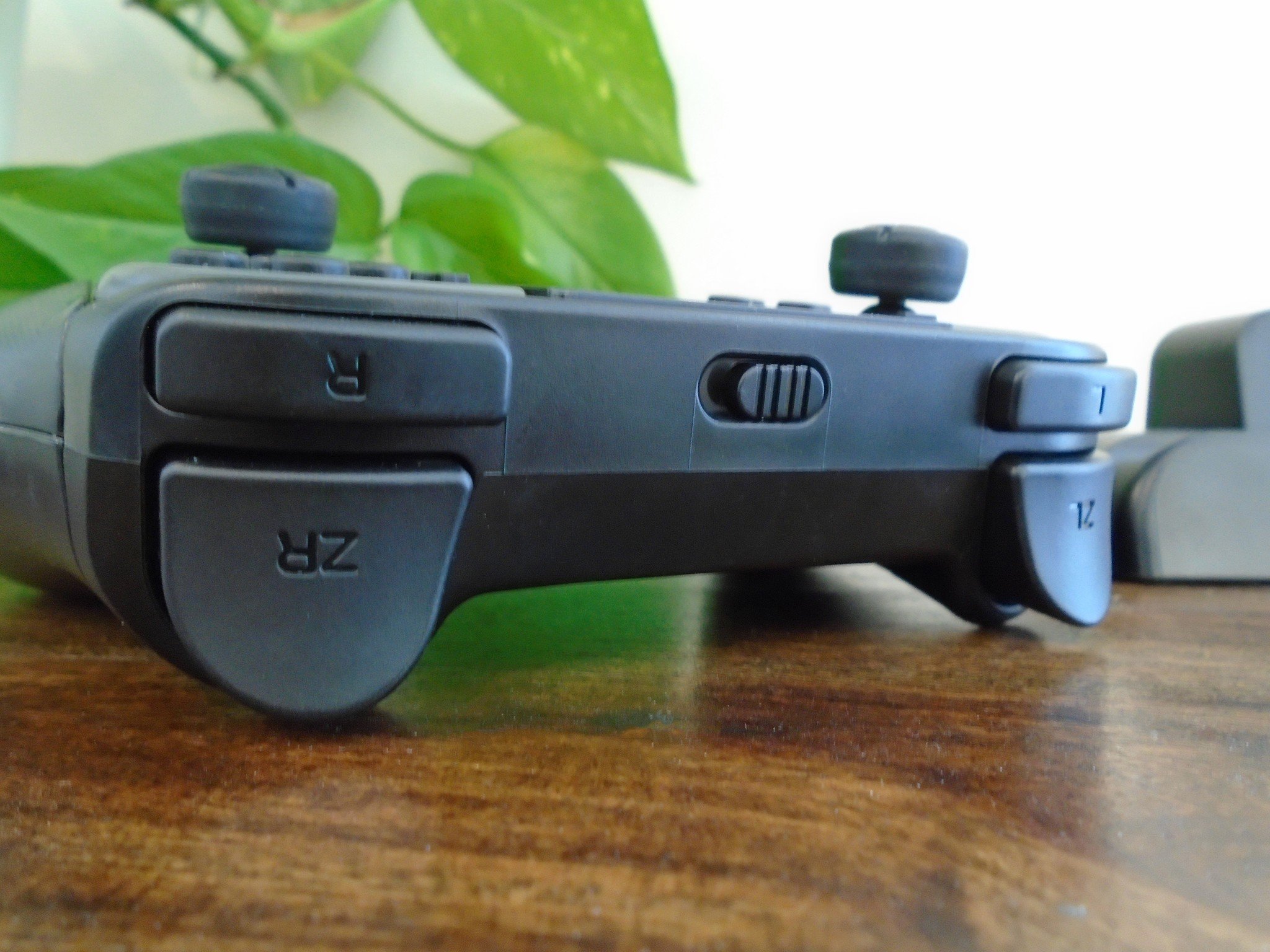 PDP Pro Joy-Con Charging Grip screenshot 2 for Nintendo Switch