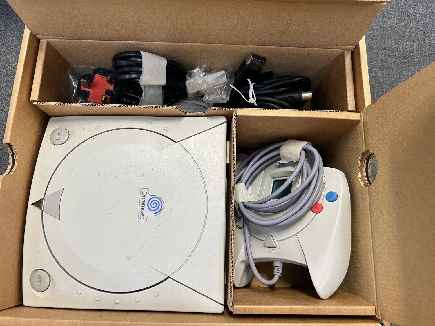 Sega Dreamcast White Console box art for Sega Dreamcast